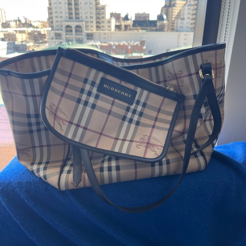 Burberry Nova Check Tote - Picture 2 of 14